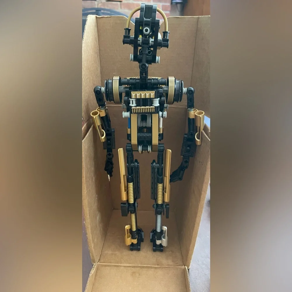 Lego Technic C-3PO Starwars 8007-1 Gold and Black Robot Figure - Picture 3 of 7